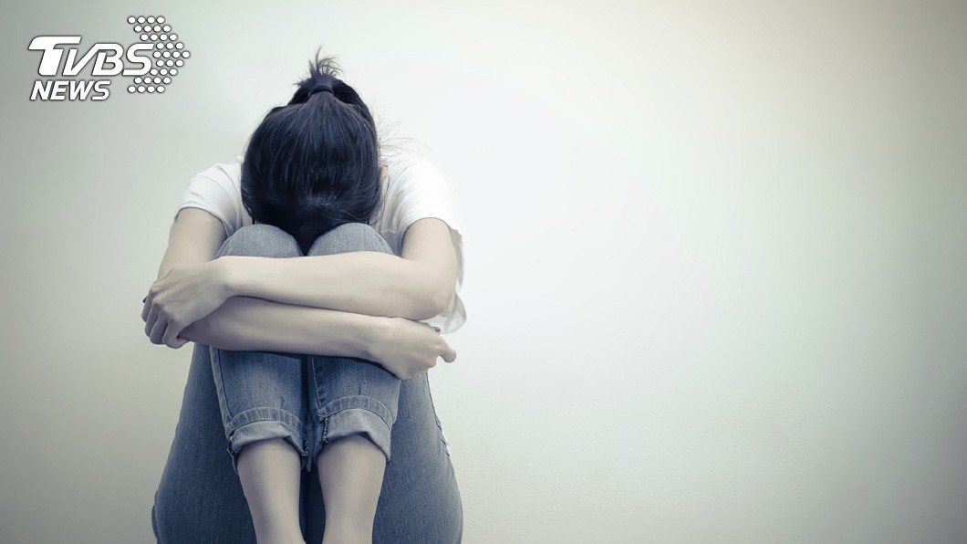 奧客嗆「這麼趕是有人死?」服務生爆哭:爺爺明頭七