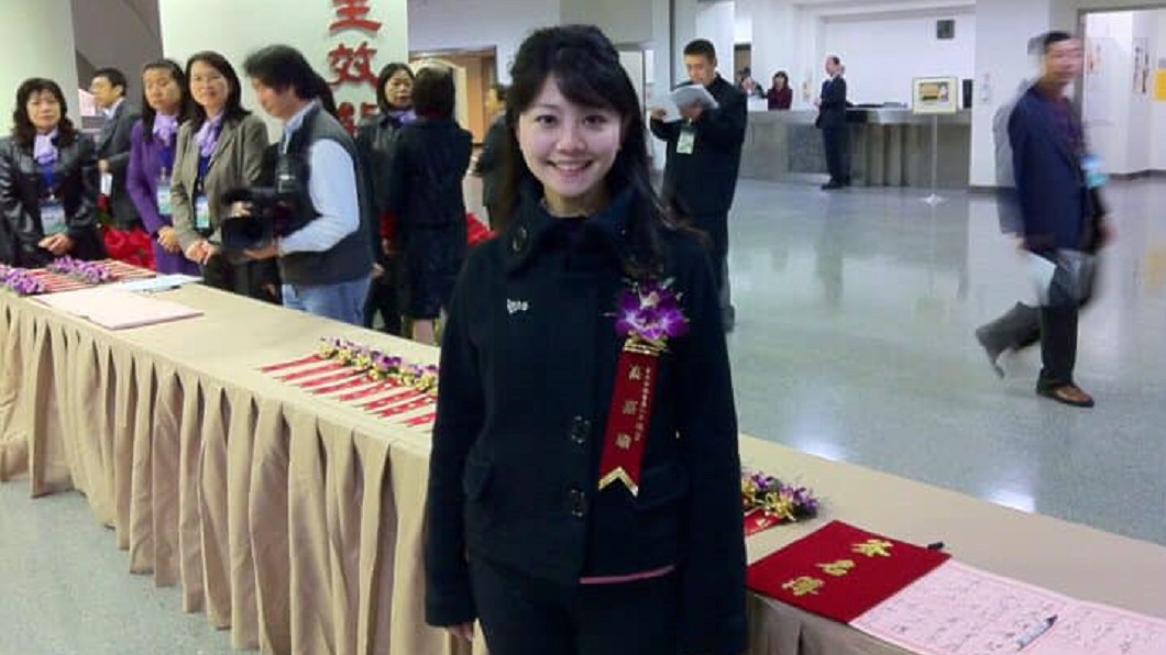 高嘉瑜PO出8年前、4年前和今年的就職典禮照片。圖/翻攝高嘉瑜臉書