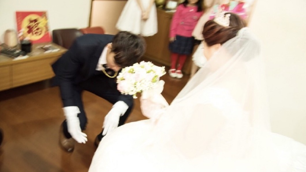 花上萬請婚攝「80%成品過曝+手抖」!新人怒譙要退費