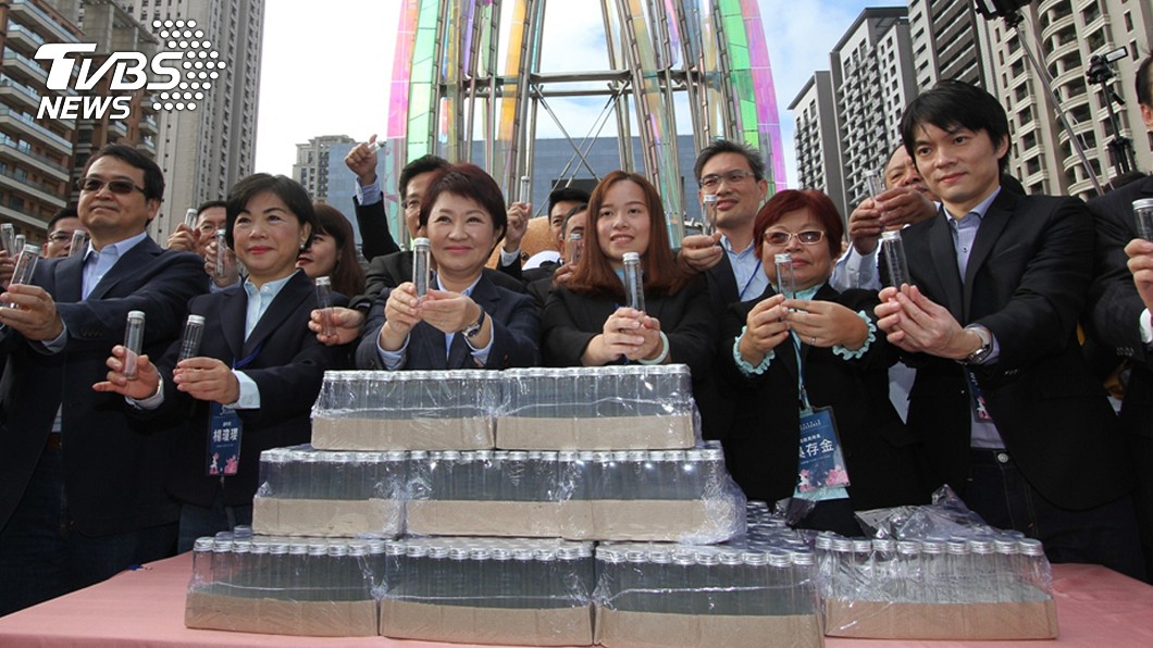 最狂聖誕禮物!盧秀燕送「谷關空氣」瓶 製作過程曝光