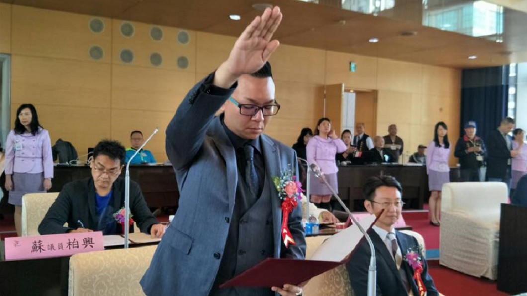 才聲明「絕對沒睡」他被抓包議場玩手遊 網虧:難怪沒睡