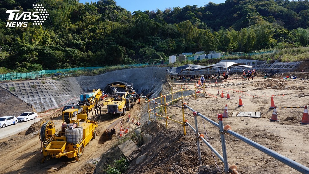 國道4號延伸段發掘遺址　新石器文物出土