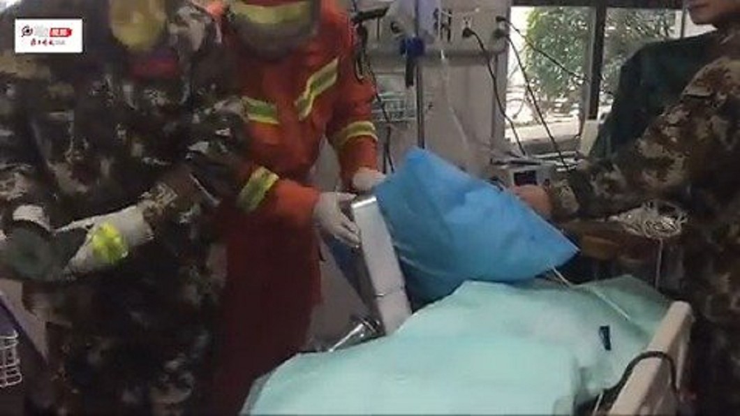 少女灌香腸捲入絞肉機 手指壓碎恐截肢