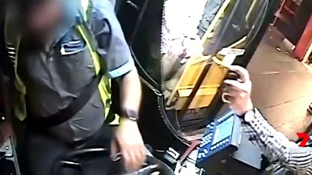 不滿搭不到公車 澳洲男子竟拿辣椒水噴司機