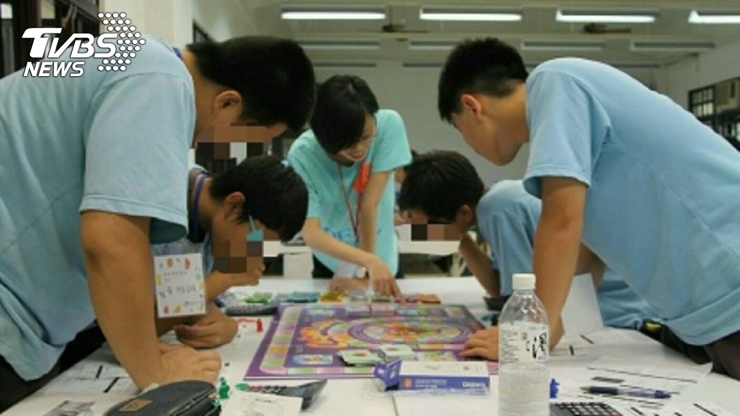 大學生將金融知識融入桌遊 帶國中生學理財