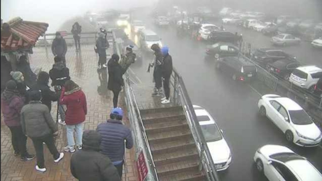 「10年天氣最差」跨年夜 「追雪族」塞爆合歡山恐失望