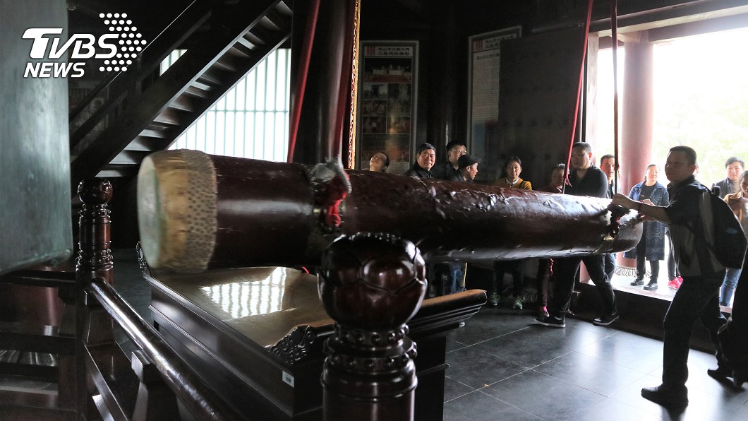 跨年鐘聲響徹上海 寺廟賺得盆滿缽滿