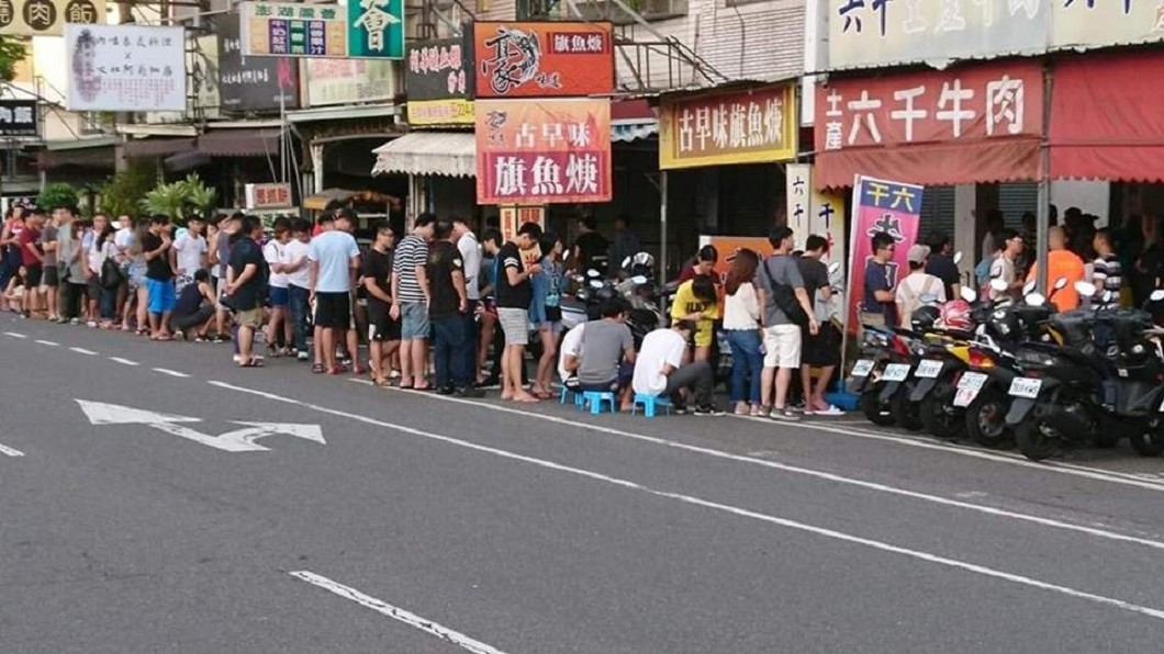 五星評價埋怨排隊!六千牛肉湯嗆「景行廳也要排」留言悄悄改了