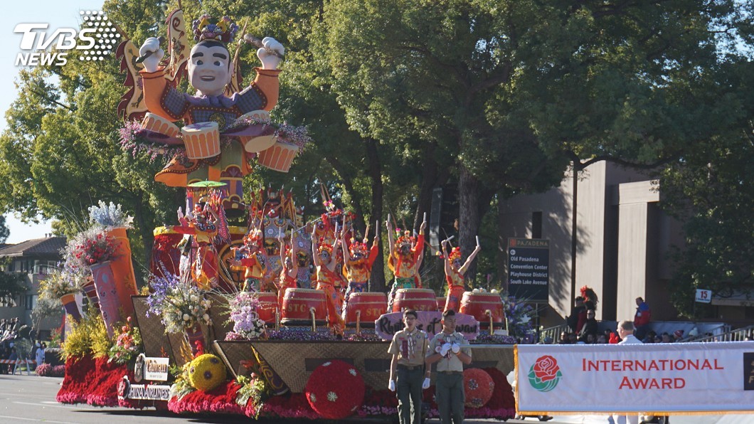 美國玫瑰花車迎新年 「台灣之聲」蟬聯國際首獎