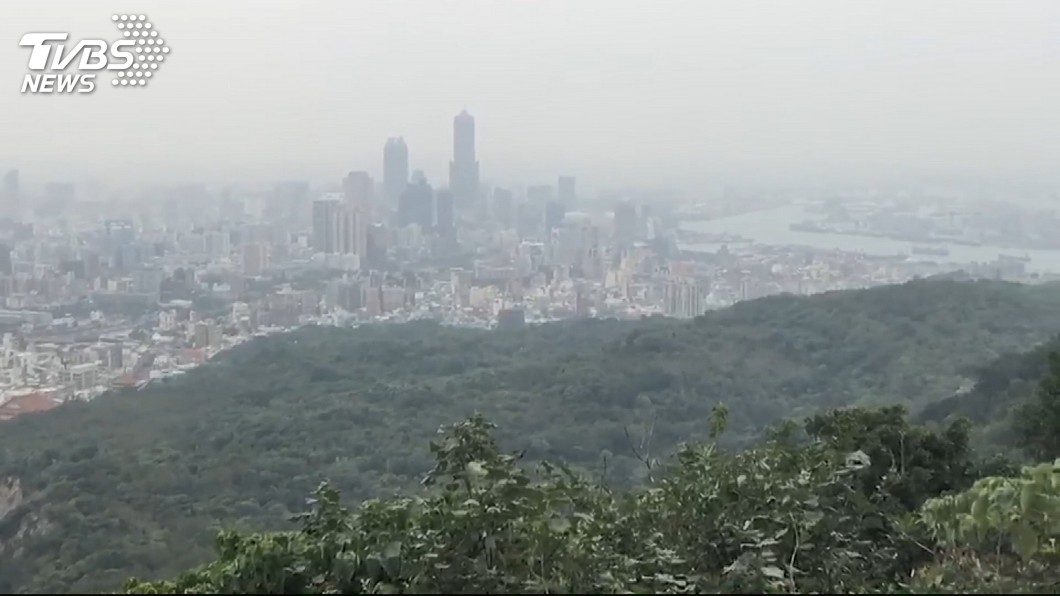 颱風外圍下沉氣流影響　西半部空氣品質亮橘燈