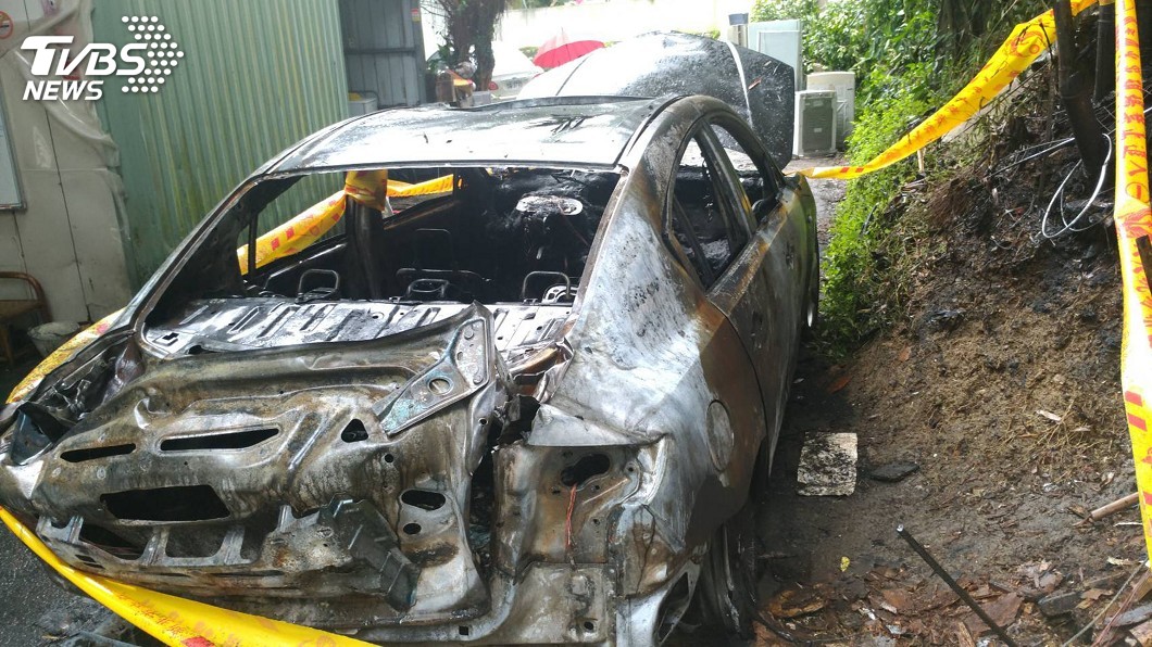 車停路邊睡覺突火燒車　駕駛燒傷送醫