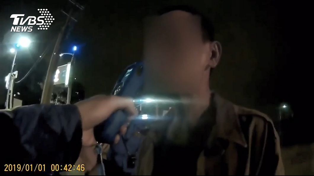 跨年夜酒駕載女兒被逮 醉男臨檢後還想開車