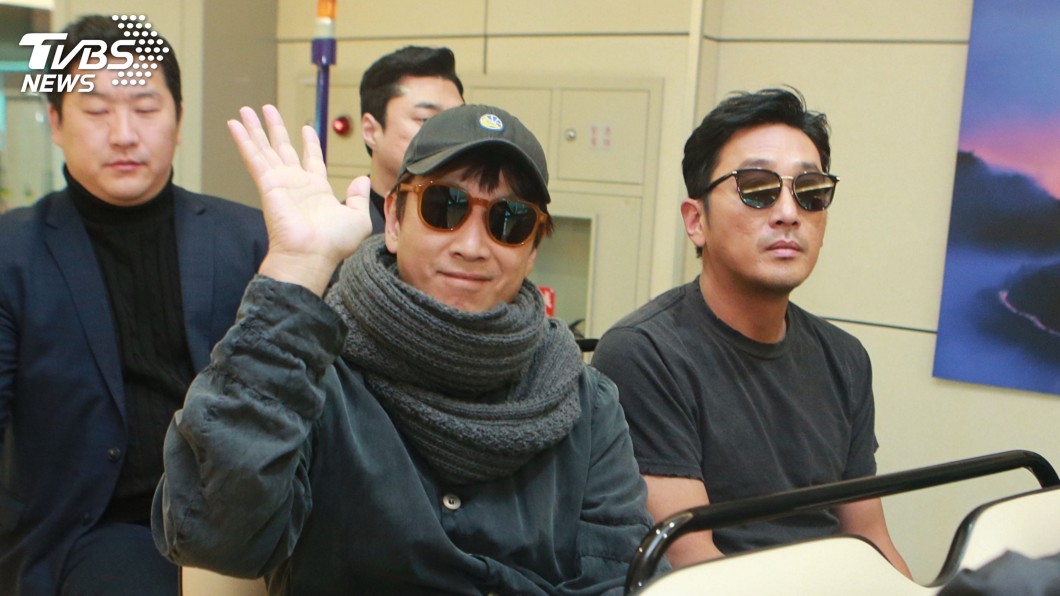 大叔合體宣傳電影 河正宇、李善均聯手折磨導演