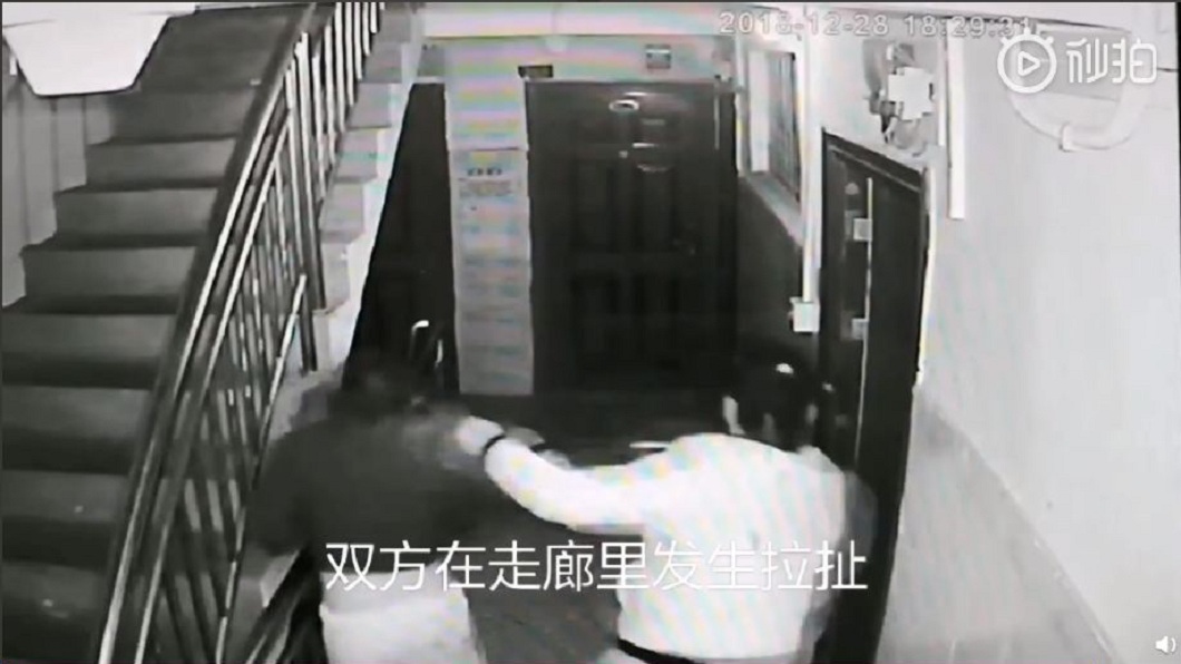 獨自在家沒鎖門 21歲女遭色男搶劫拍裸照