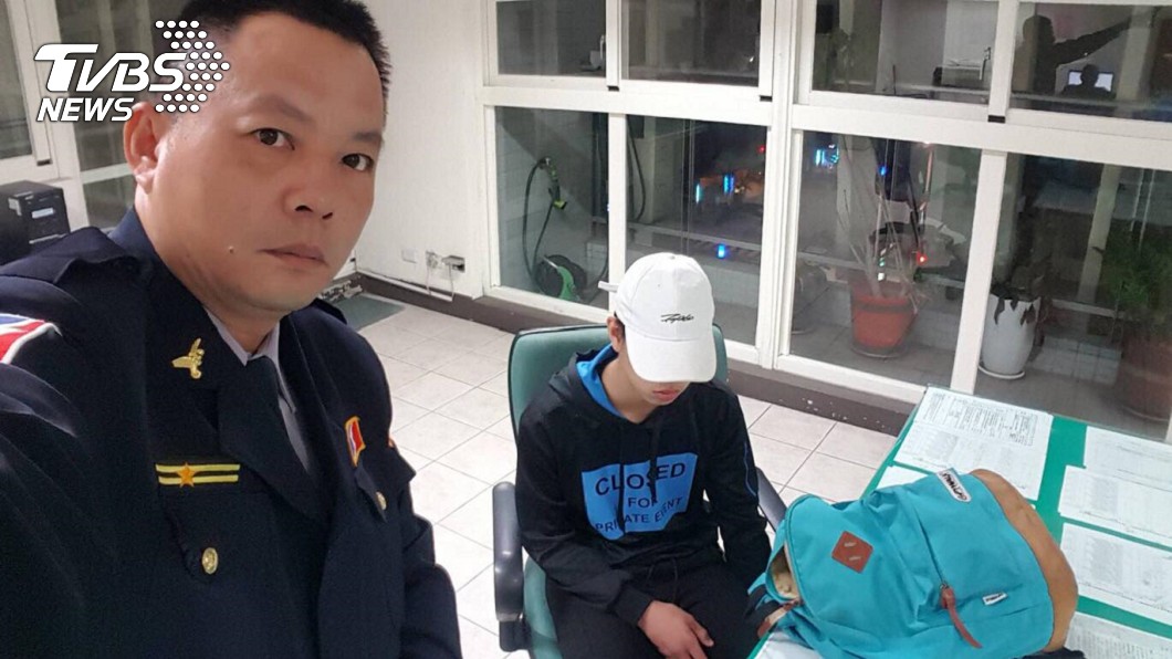 父禁打棒球！少年「逃家2個月」　3餐嗑泡麵睡超商