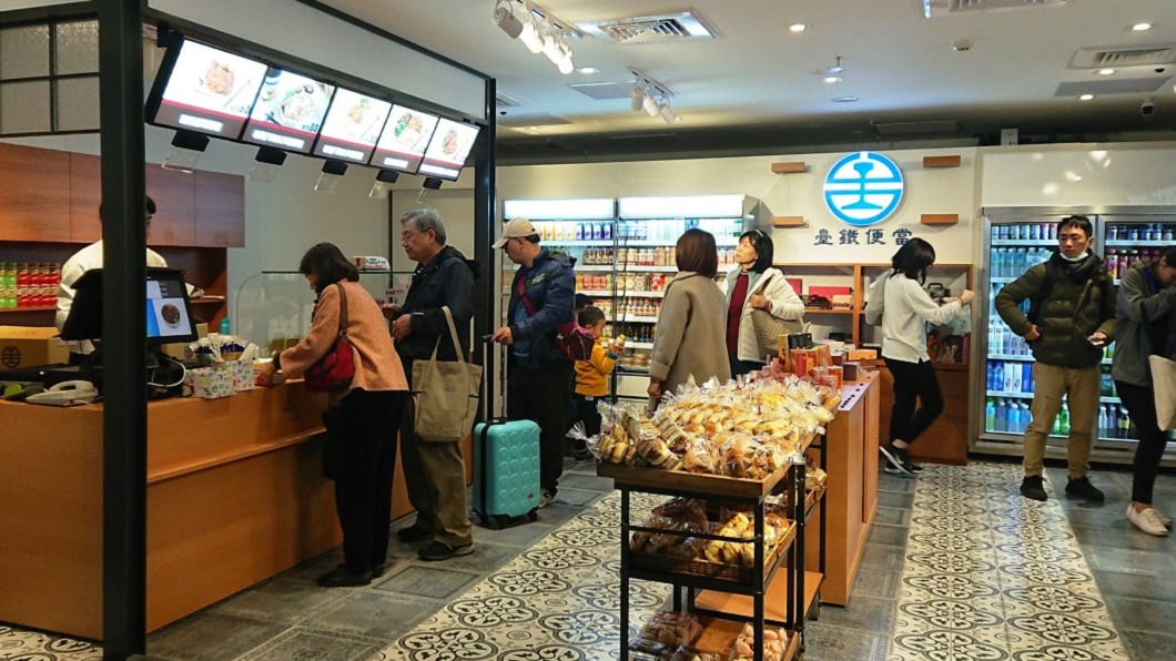 黃黃1片超下飯!台鐵便當「經典配料」 消失10年重現