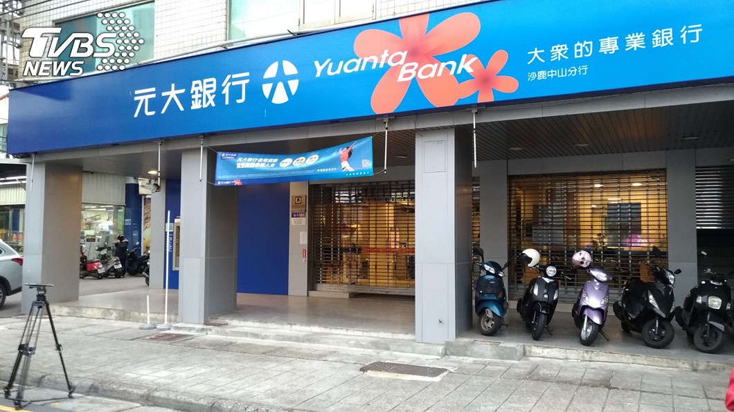「戴紅帽錯了嗎」警誤抓元大搶匪　男怒批：濫用公權！