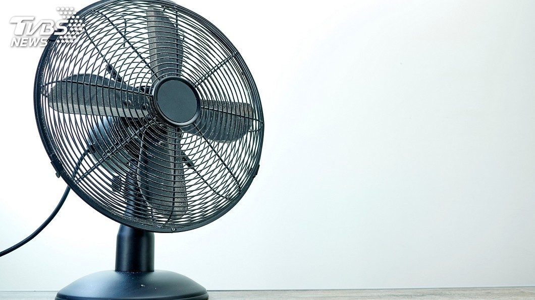 AI電風扇熱了喊聲就開 主婦像有了三頭六臂