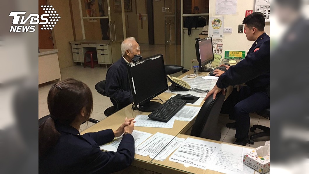 沒人陪他過生日...82歲翁騎單車　一個人晃到天黑