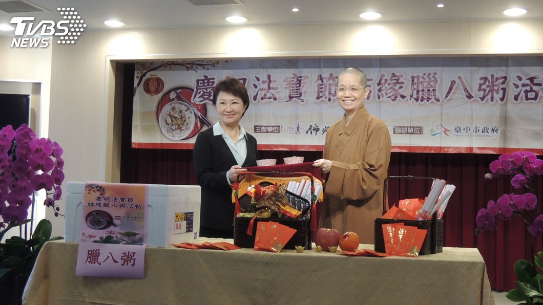 惠中寺贈臘八粥 盧秀燕籲寒冬送暖