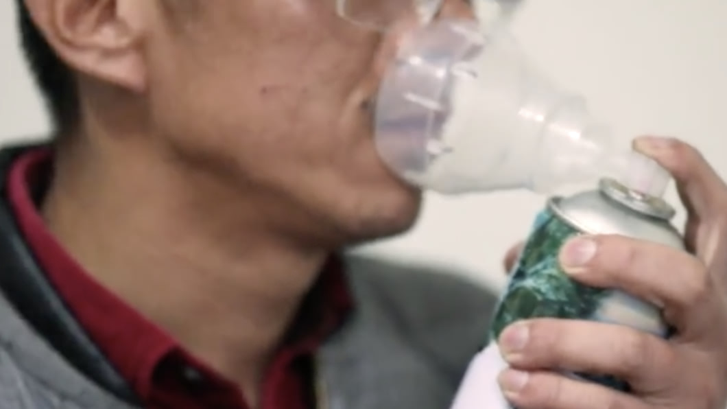 浙江男子羊杰賣自製空氣罐頭。翻攝／秒拍