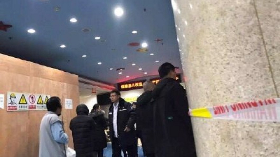 不滿沒被續聘！陸校工洩憤　手槌打傷20童
