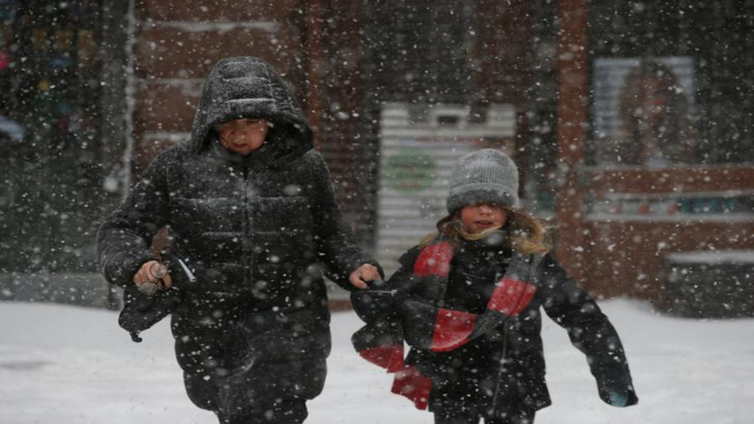 歐洲暴雪釀災 奧地利斷路.德緊急狀態