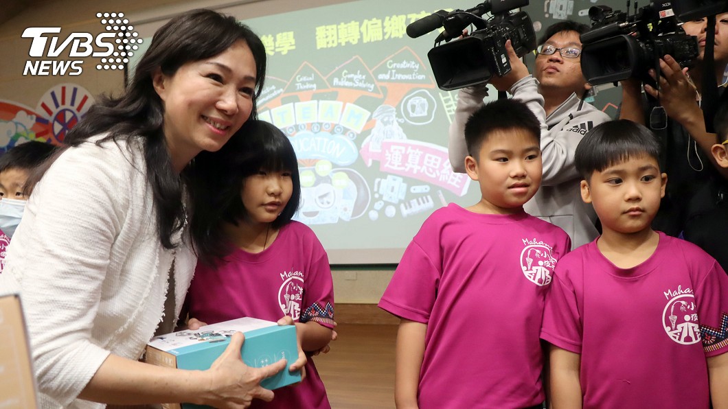 李佳芬下鄉關懷挨批「外戚干政」 韓國瑜護妻反擊了
