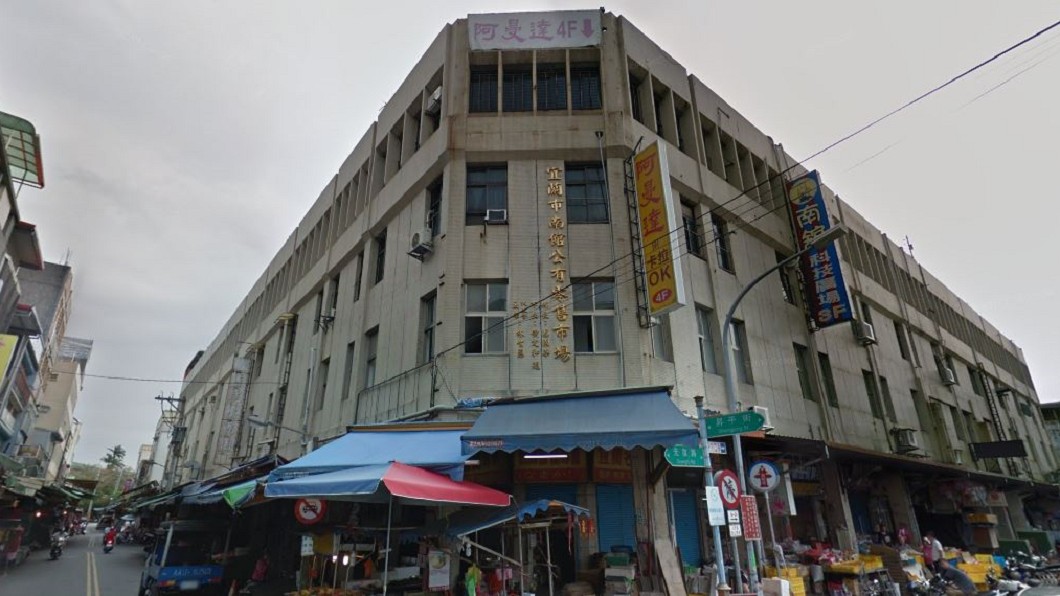 烤香腸排煙不慎 宜蘭南館市場竄濃煙