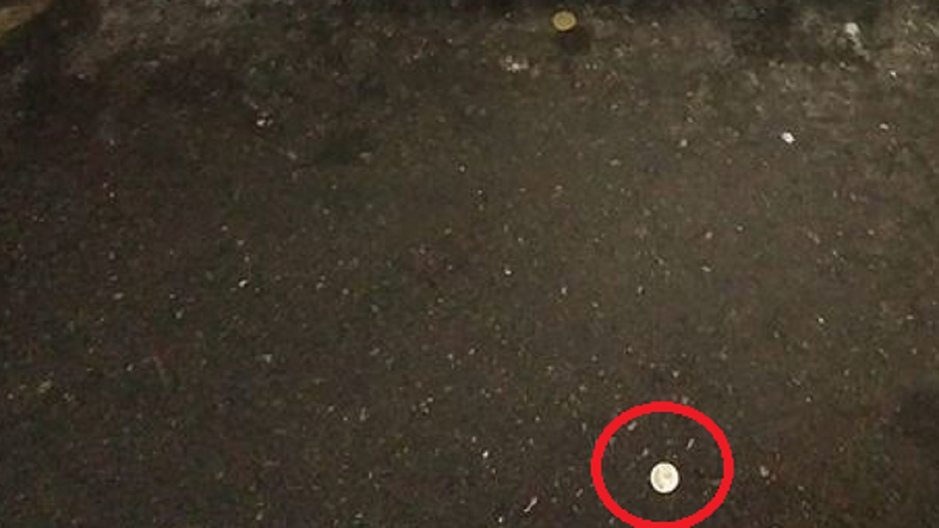 欠教育訓練?員工找錢竟用丟的 網笑回:叫老闆出來