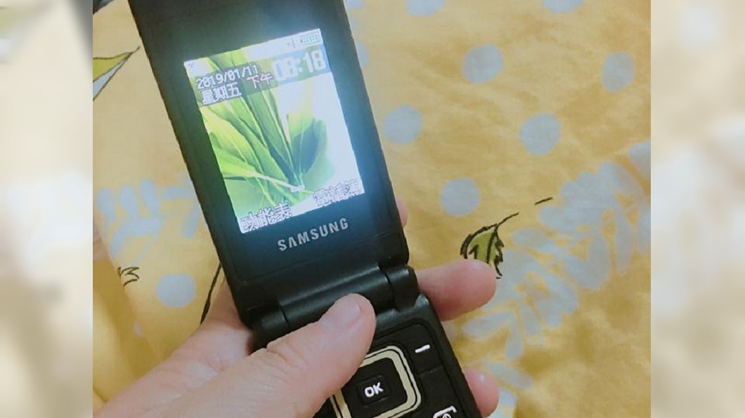 手機3年沒響…爸堅持每天充飽電 真相背後充滿洋蔥