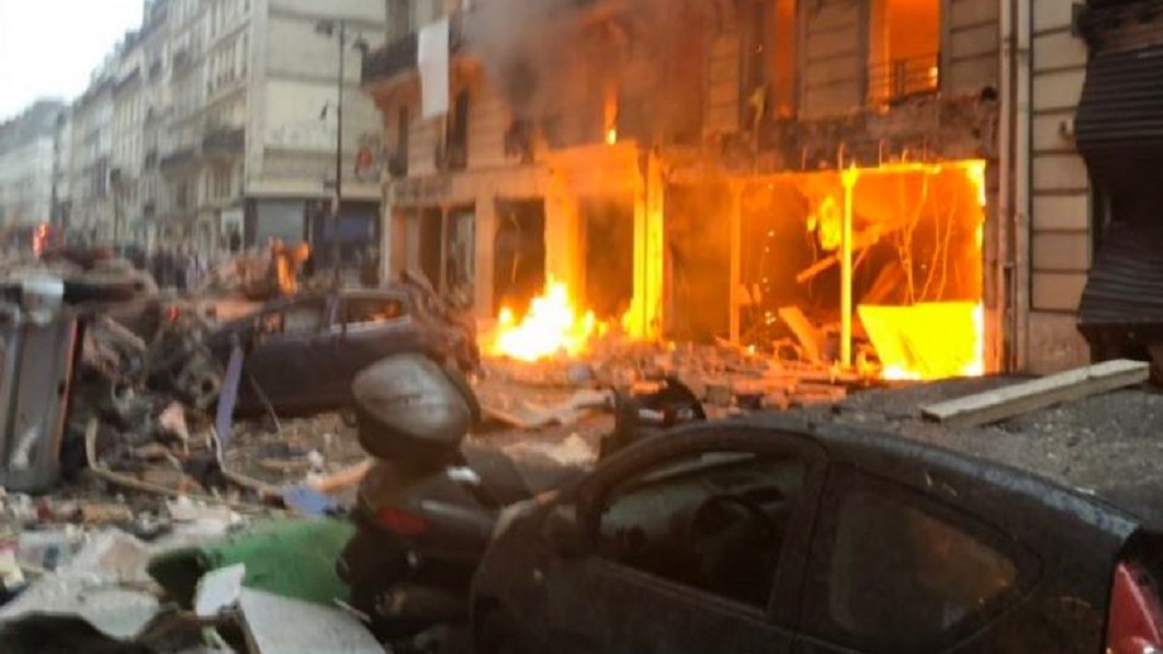 市中心變廢墟!巴黎爆炸畫面曝 「汽車掀翻」像被轟炸