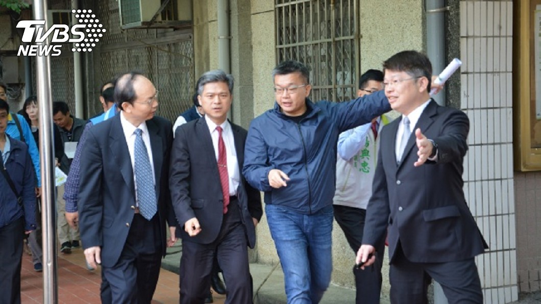 蔡其昌會勘海線4校 盼老舊校舍環境改善