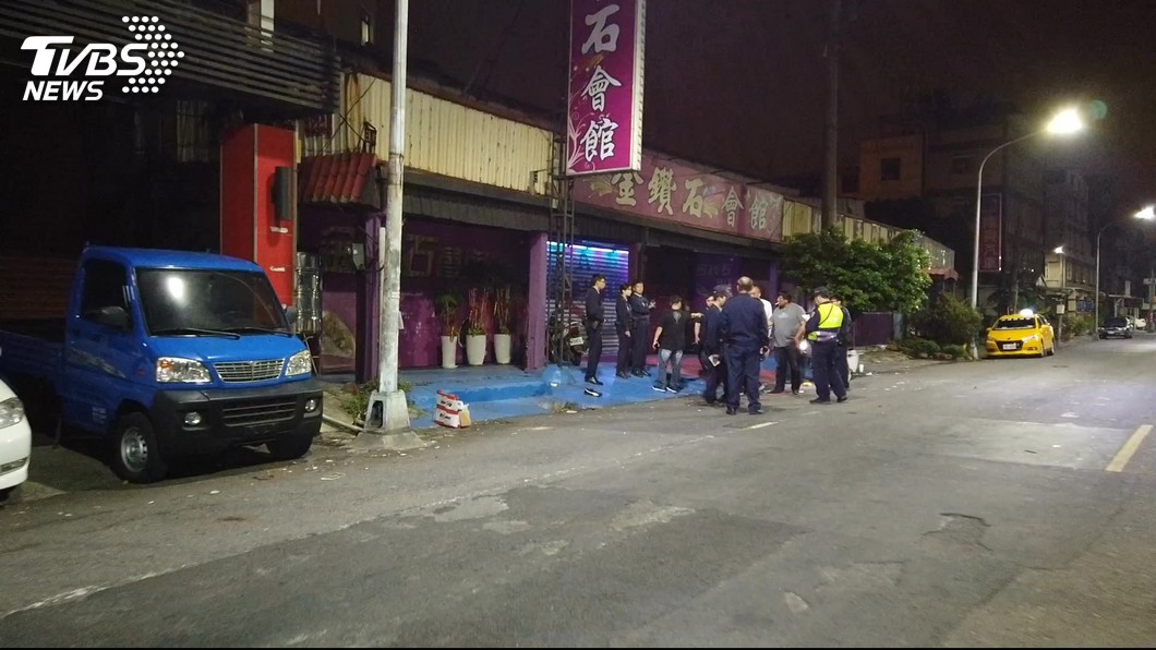 高雄街頭濺血!30惡煞亂刀砍 1人重傷2人生死未卜