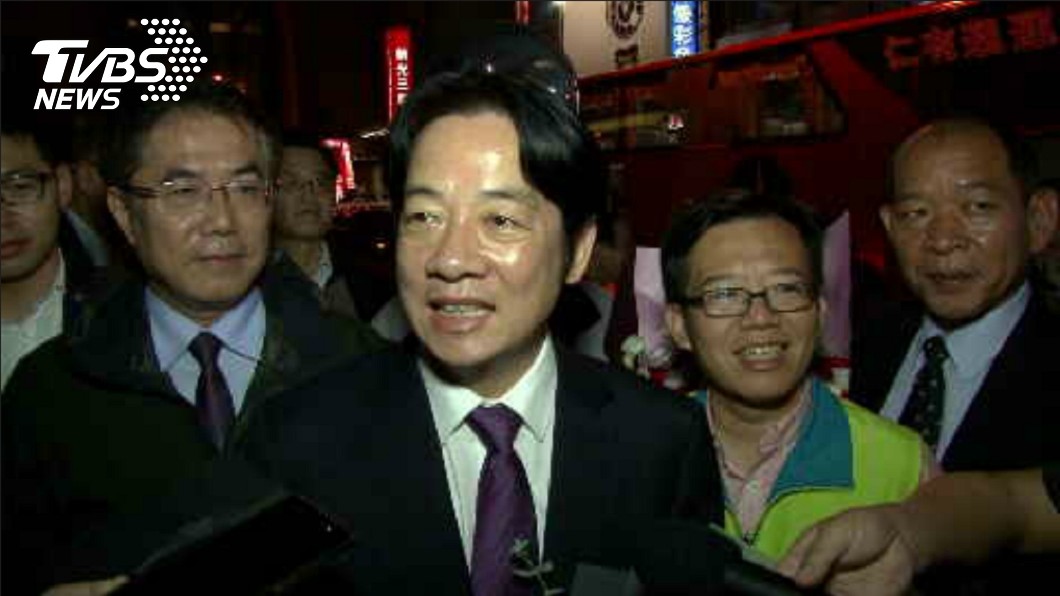 眾人齊聲「市長好!」 賴清德返台南笑吃蔥肉餅:很溫暖