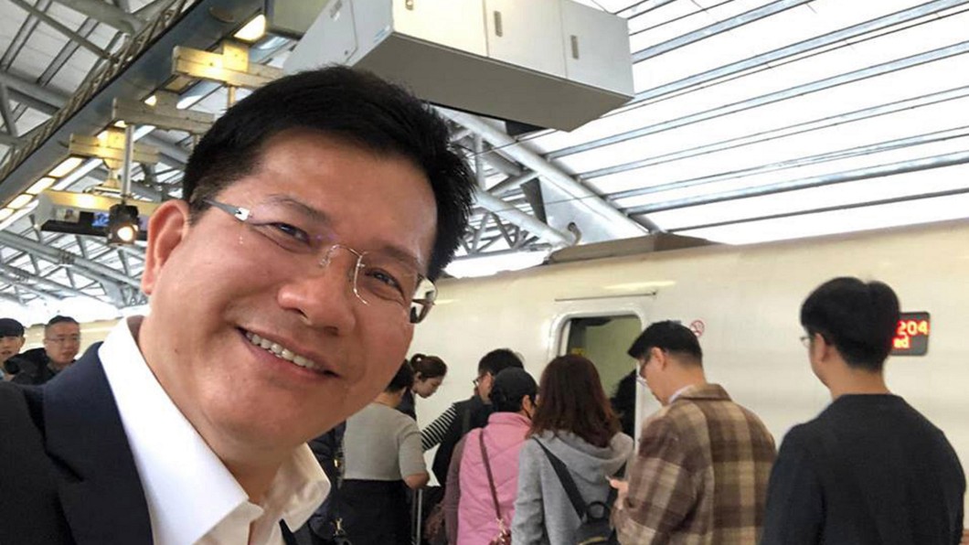 根留台中！林佳龍回歸通勤族　搭高鐵往返台北台中