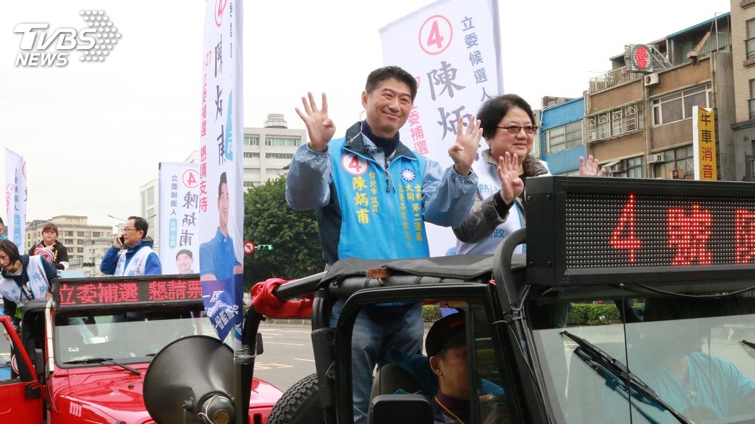 陳炳甫車隊掃街　丁守中、吳碧珠陪同拜票