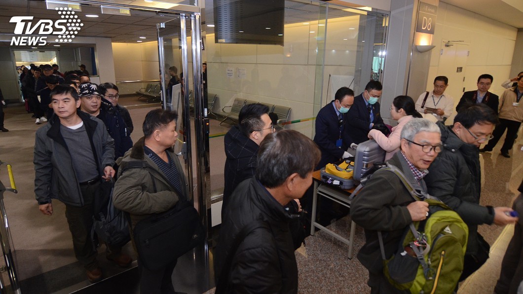 防非洲豬瘟!陸港澳班機 出登機門手提行李檢查