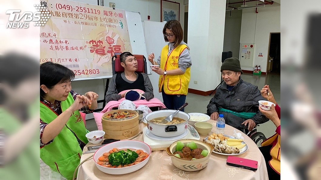 母過世父失智　創世助植物人圓圍爐夢