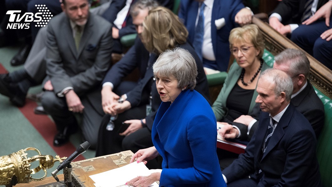 英國會表決不信任動議 首相梅伊驚險過關