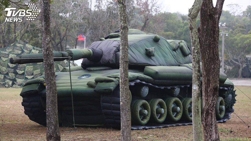 10分鐘打造1輛欺敵戰車　充氣式M60A3亮相