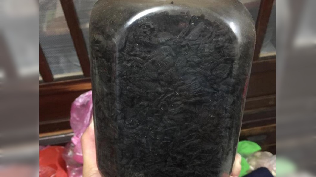 阿嬤的壓箱寶！家中找到黑色塊狀物　竟1斤價值10萬元