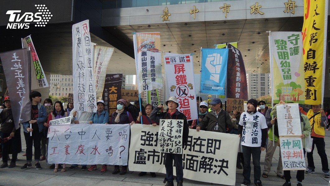 赴總統府陳情失控 黎明幼兒園長林金連自殘左手臂
