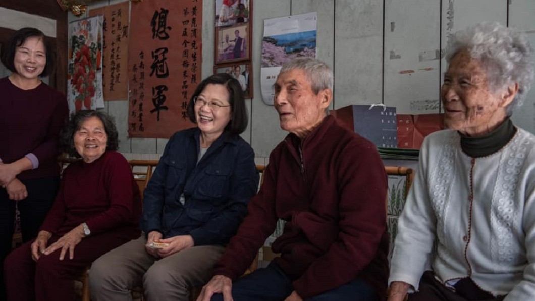 總統與崑濱伯相見歡　請益怎麼給農民更多照顧