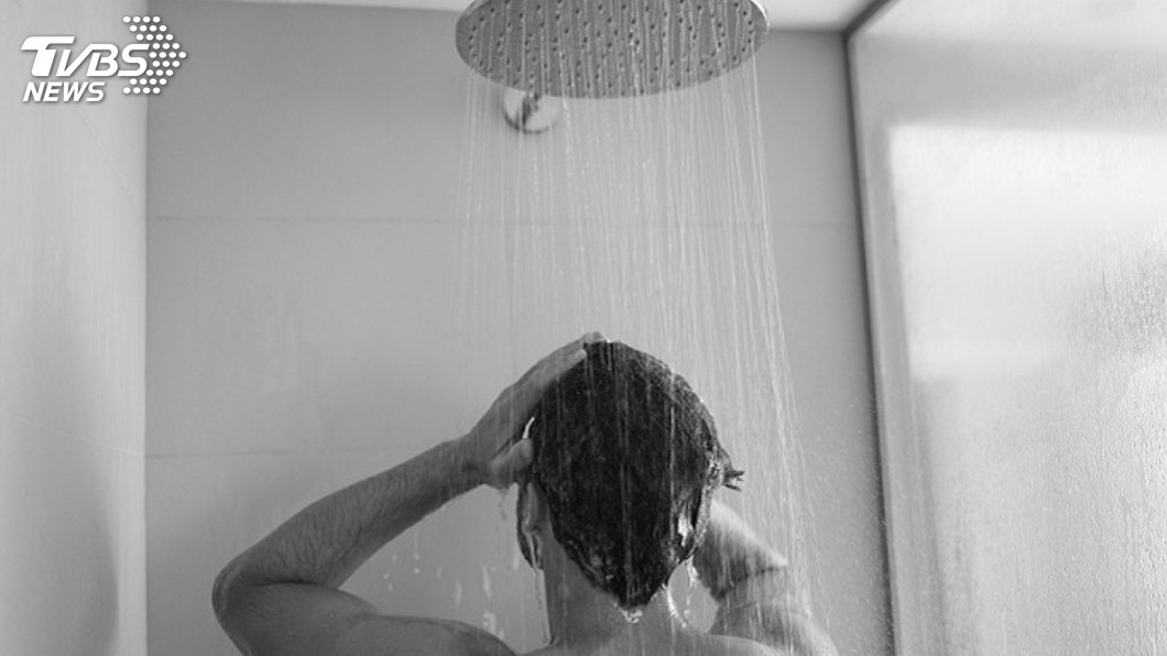 堂哥突造訪借浴室!直喊「想沖涼」 爸嘆:他火化的…