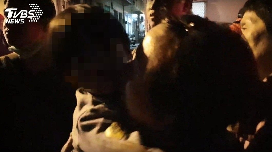 民宅起火…鄰居路人衝入救幼童 高三生:社會需要更多愛