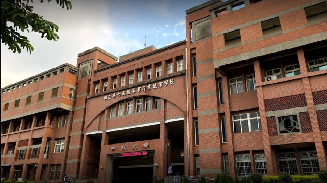 高職女從安全門出入躲宵禁 舍監上鎖對付