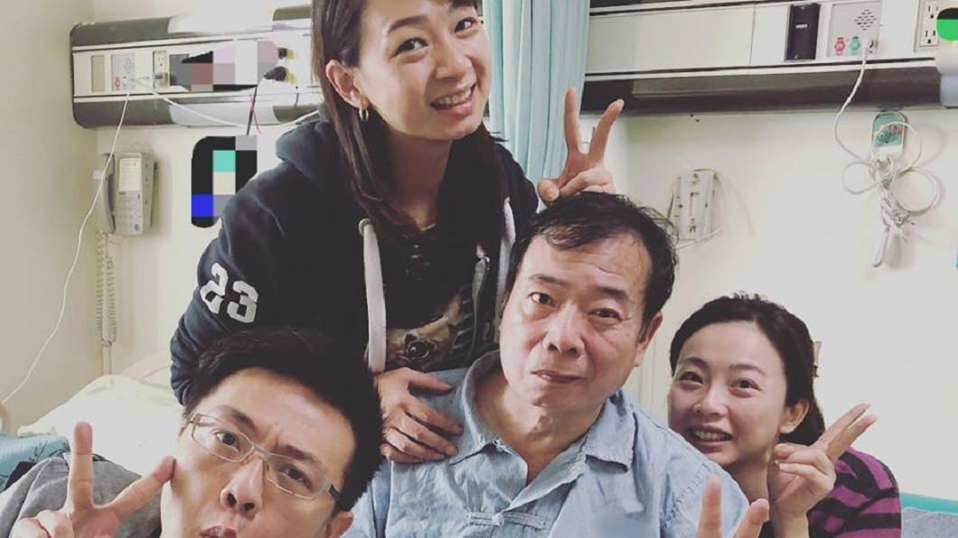 廖峻中風最新病況曝光！「強擠笑顏」坐病床令人心疼
