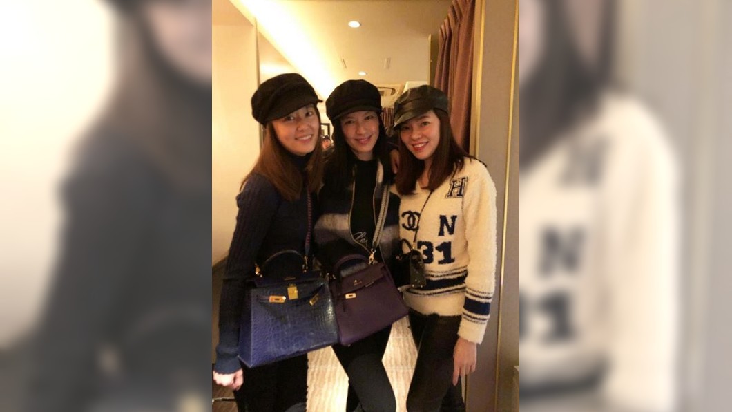 林熙蕾拉貴夫人曬名牌包 網驚見背後亮點...皇上!