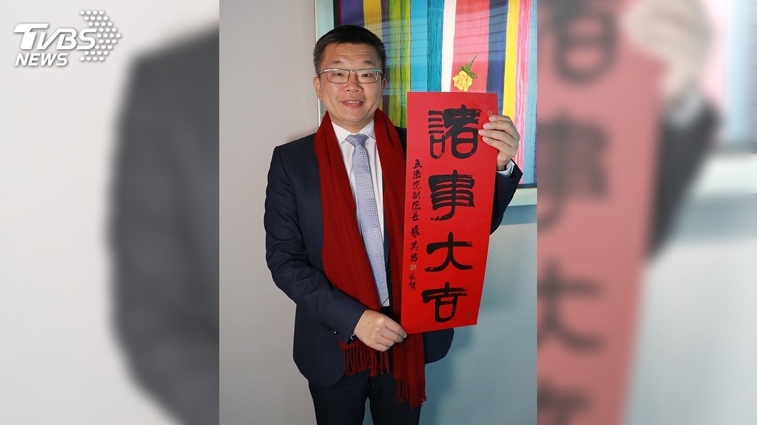 蔡其昌自費印春聯　祝鄉親「諸事大吉」